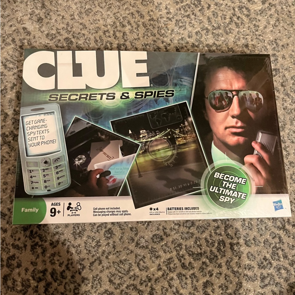 Clue: Secrets & Spies game